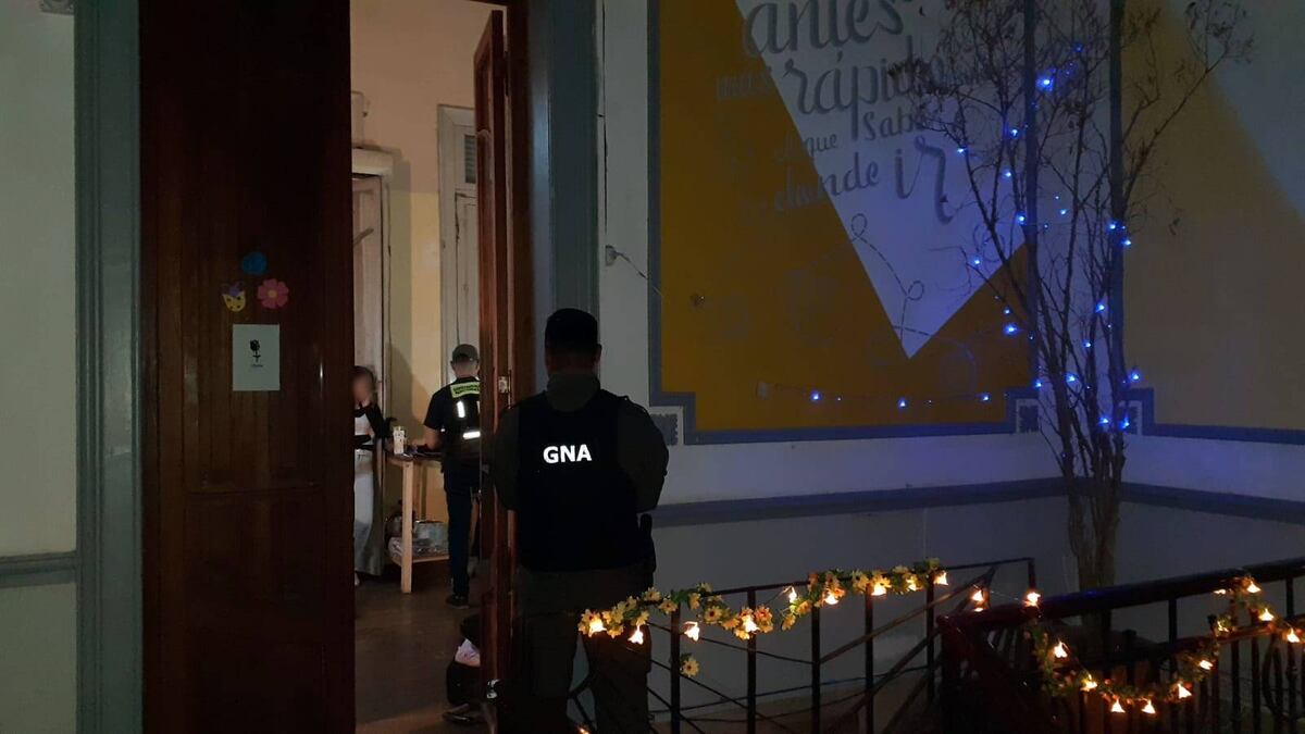 Clausuran dos inmuebles y rescatan a ocho víctimas de explotación sexual en Córdoba (Gendarmería Nacional 2022).