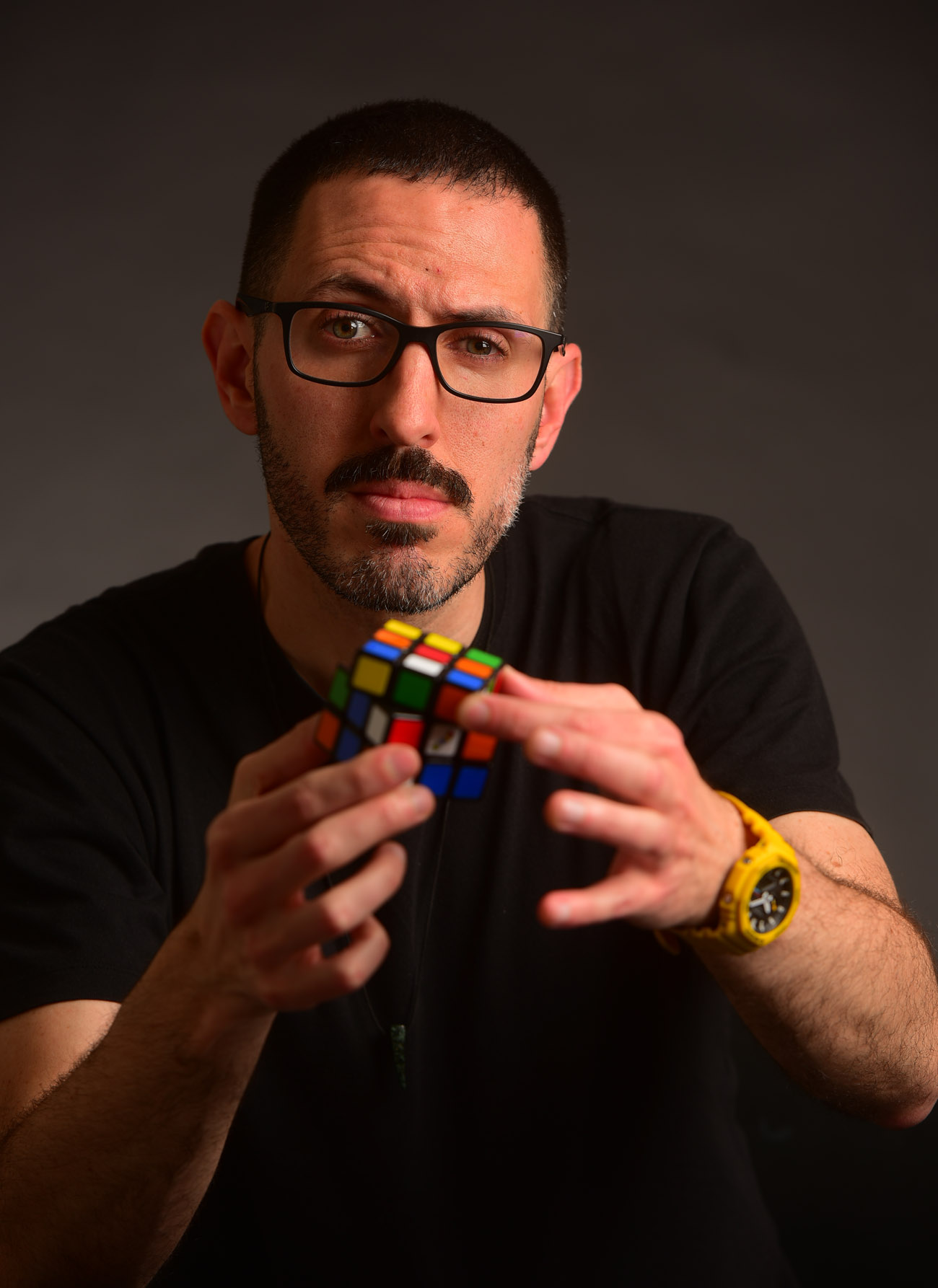 Adrián Lacroix, ilusionista, mago. (Nicolás Bravo / La Voz)