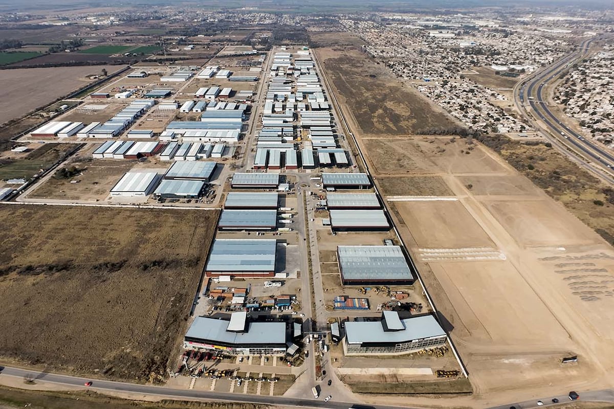 Con una combinación de naves, oficinas y locales comerciales, Polo 52 se consolida como un proyecto inmobiliario integral.
