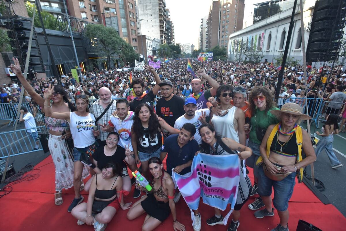 Multitudinaria marcha “antifascista” en Córdoba contra los dichos de Milei en Davos. (Facundo Luque/La Voz)