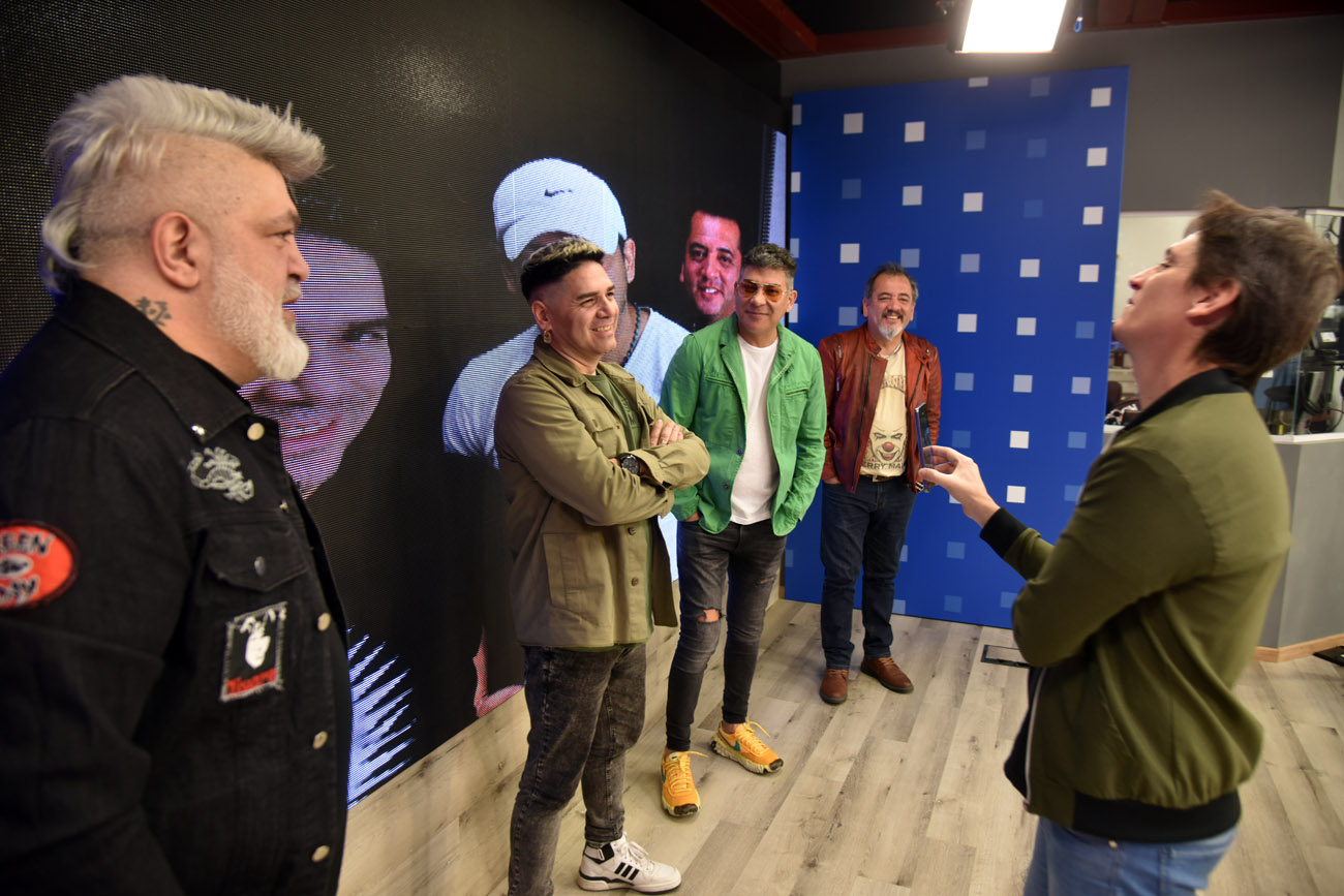 Los integrantes de La Barra visitaron la redacción. (Nicolás Bravo / La Voz)