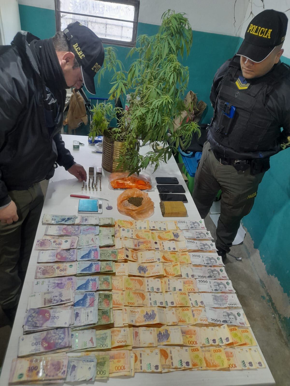 Lo secuestrado. (Policía)
