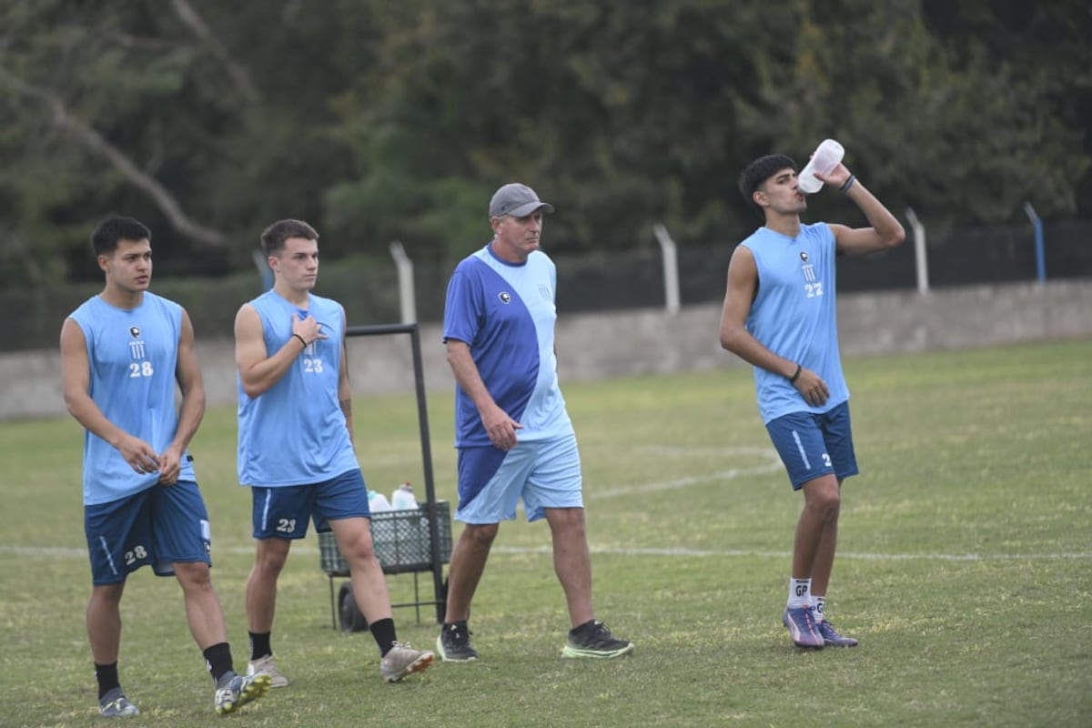 Héctor Arzubialde y su primer día como técnico de Racing. (Javier Ferreyra / La Voz).
