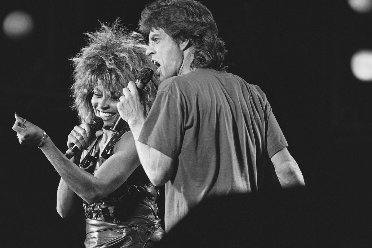 A 40 años de Live Aid. En la foto, Tina Turner y Mick Jagger, flasheando en Filadelfia (AP)