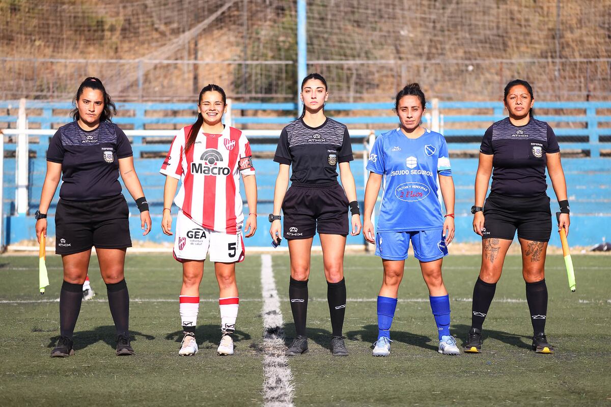 Mayra Oliva es la capitana de Instituto, que salió campeón del Torneo Apertura de LCF. (Gentileza Instagram @juanjotapablo / Juan Pablo Luna).