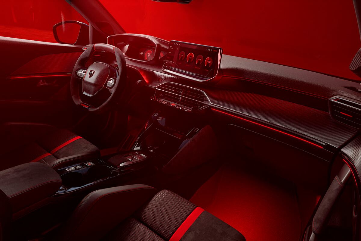 El color rojo prevalece en su interior.