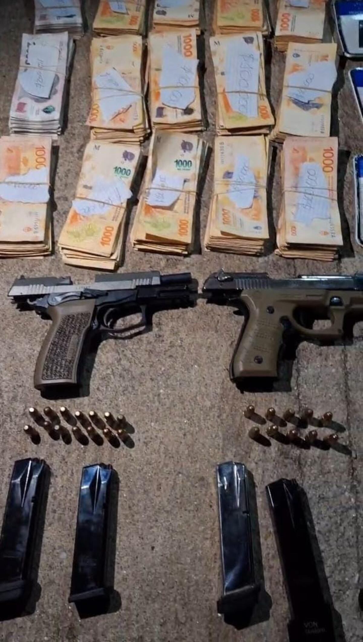 Circulaba en un auto robado, lo descubrieron, huyó pero fue detenido.
