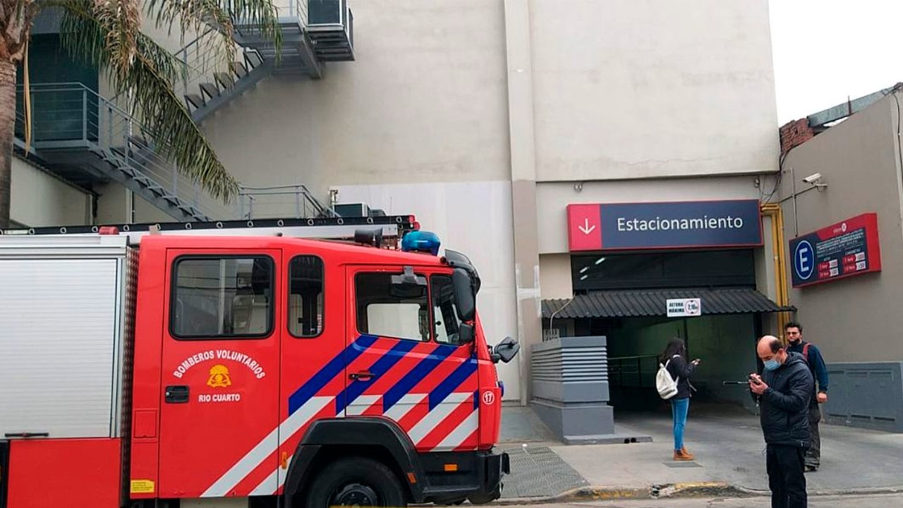 Los bomberos voluntarios de Río Cuarto atienden unas 20 mil salidas por año, según aseguran (La Voz/Archivo)
