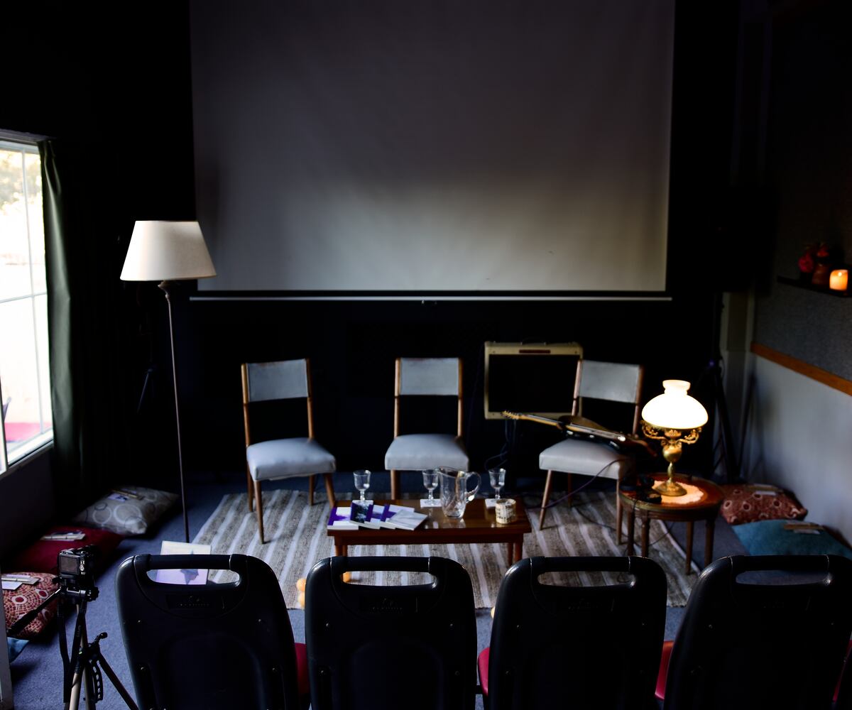 En el cine club se organizan diferentes encuentros: charlas, ciclos de música, obras de teatro y presentaciones de libros. (Gentileza: Pili Lascano Cowan)