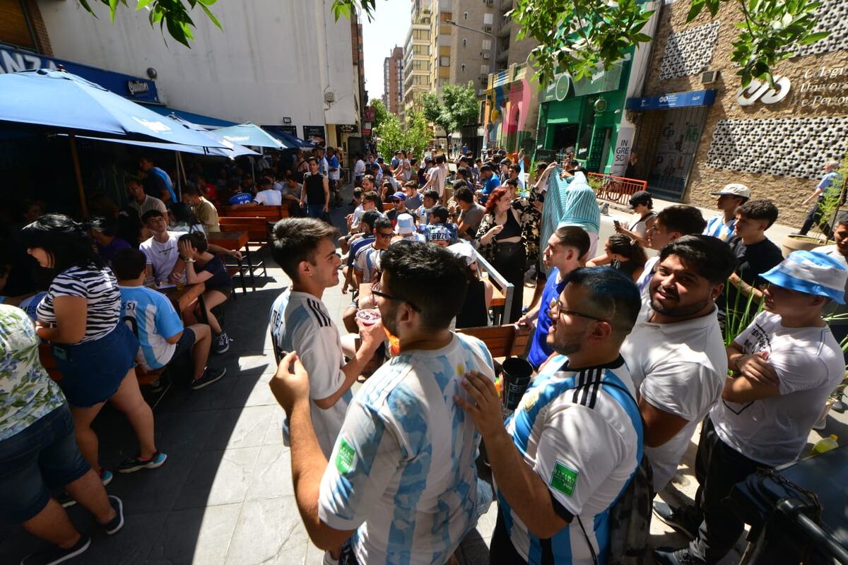 Nueva Córdoba. Así se gritaron los goles de Argentina contra Croacia. (Foto / Javier Ferreyra)