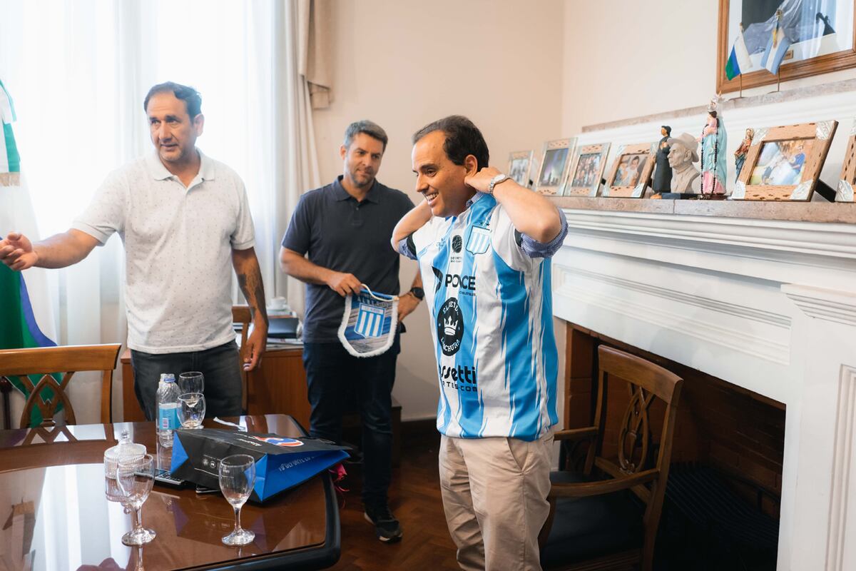 Llamosas. Se pone la camiseta de Alberdi (Gentileza).