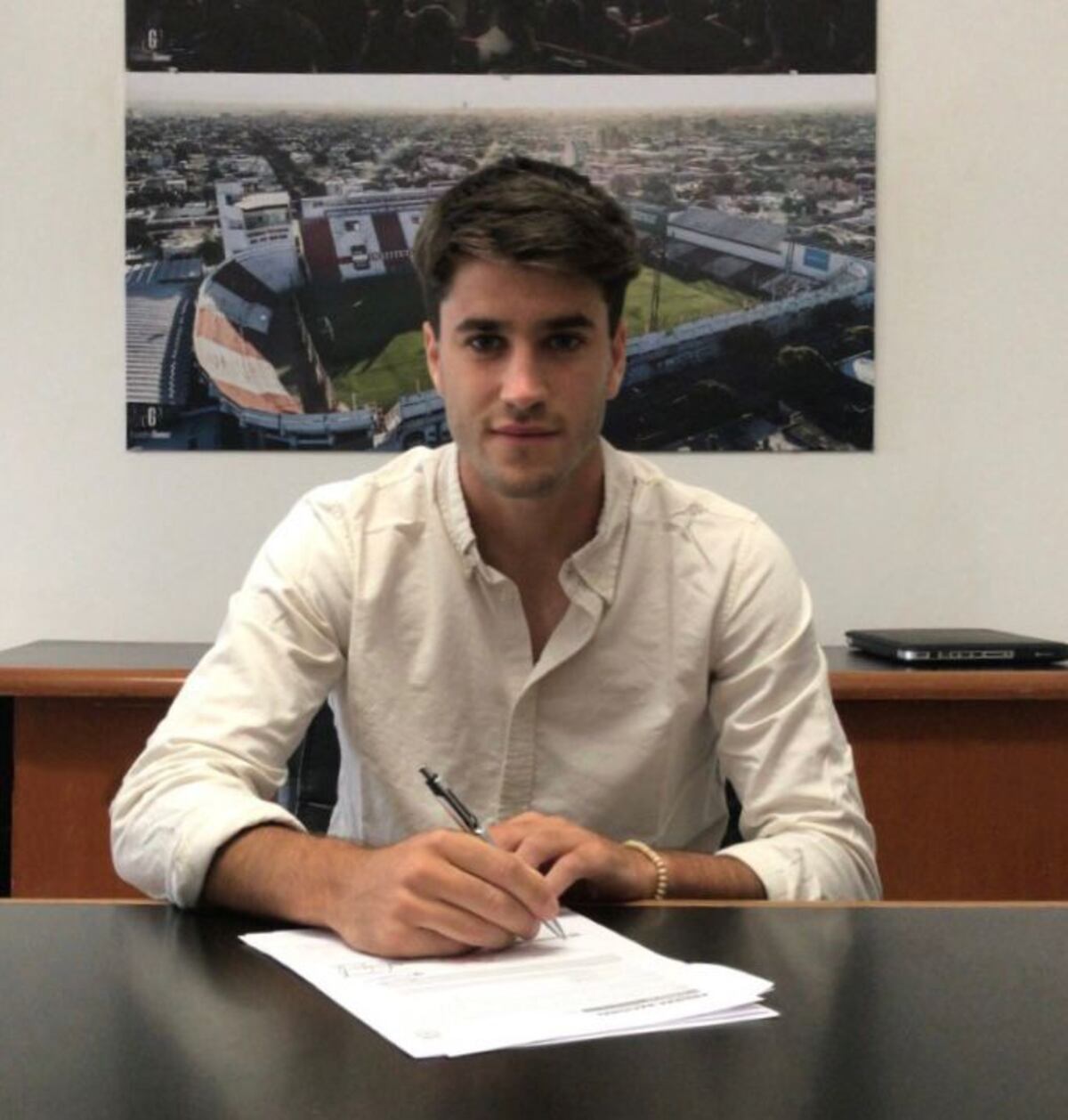El extremo por derecha "Grego" Rodríguez firmó contrato y seguirá en el club. (Prensa Instituto).