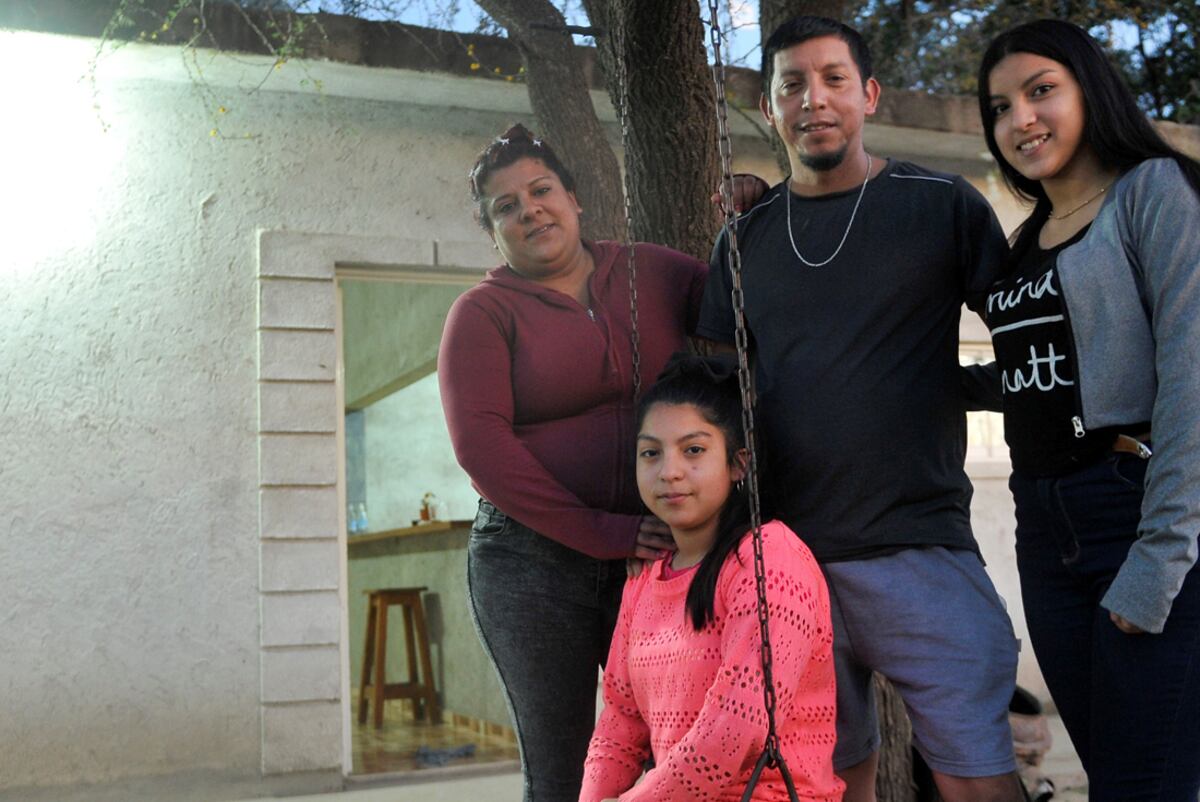 Familia unida. Los Condori viven en Nuestro Hogar III. A fuerza de trabajo, se ganaron el cariño de los demás vecinos. (Javier Ferreyra)