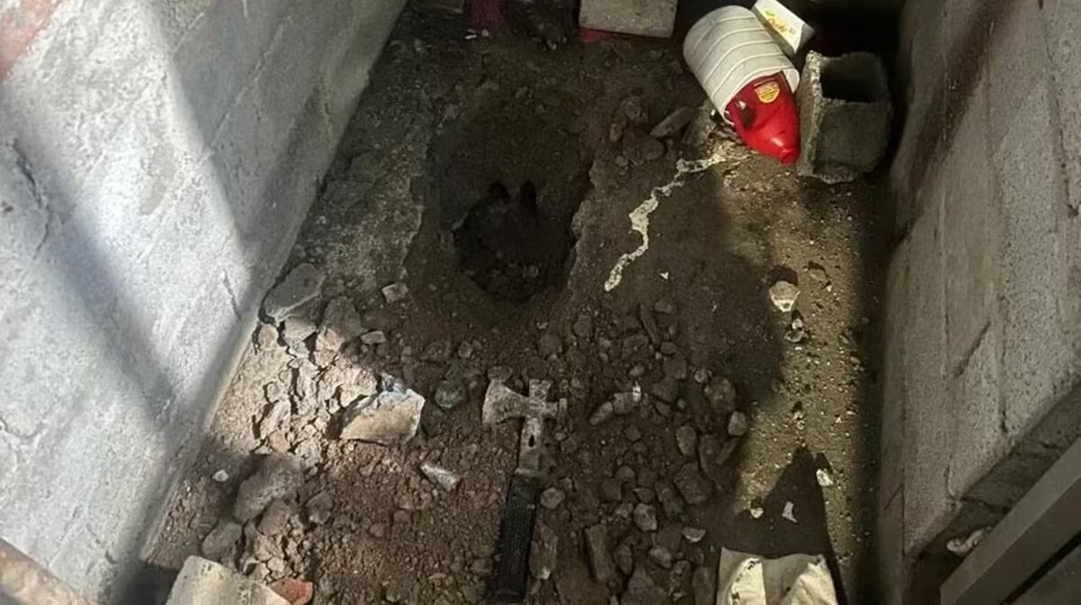 Por “hacerse pis en la cama”: detuvieron al papá y a la madrastra de una nena acusados de asesinarla (Gentileza: G1)