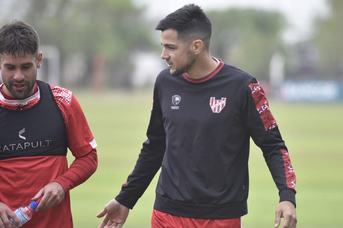 Entrenamiento de Instituto en La Agustina, en la previa de la fecha 37 de la Primera Nacional. Santiago Rodríguez, Roberto Bochi y Lucas Bovaglio hablaron ante la prensa. (Ramiro Pereyra / La Voz).