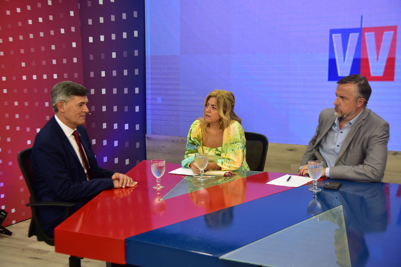 Daniel Passerini, intendente de la ciudad de Córdoba, en el programa Voz y Voto. (Nicolás Bravo / La Voz)