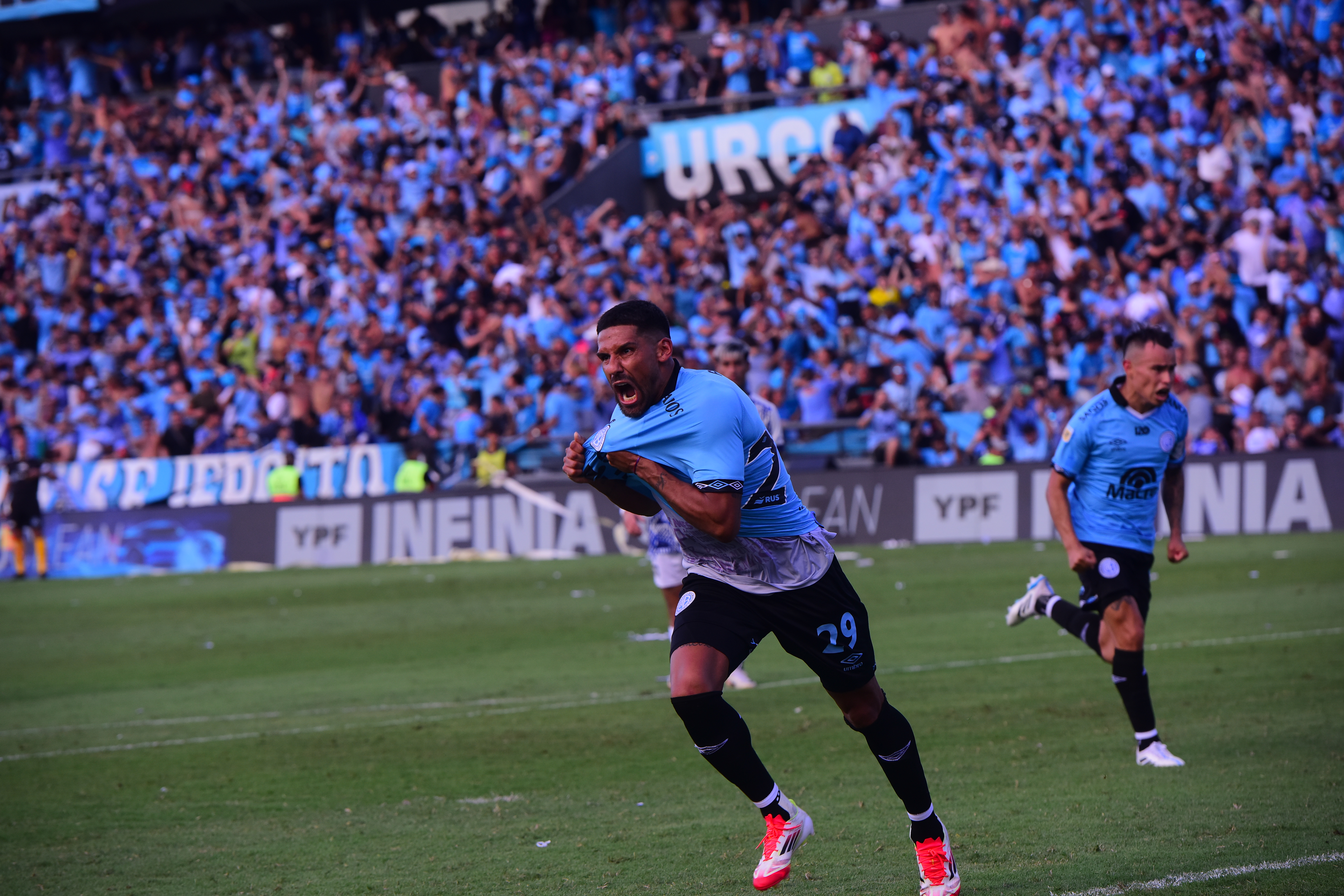 Franco Jara festeja su gol en el clásico del Apertura jugado en el Gigante de Alberdi (Javier Ferreyra / La Voz).