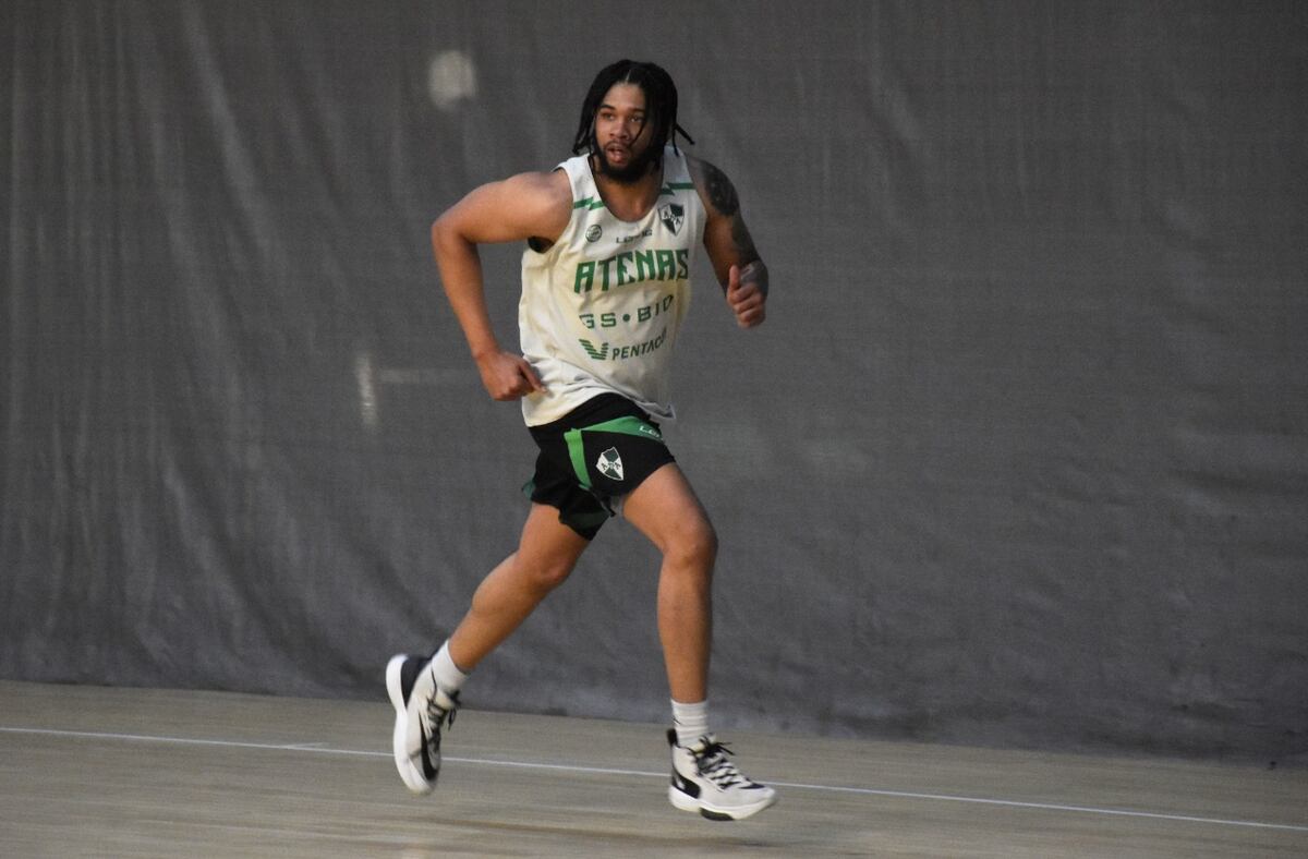 El interno estadounidense Esa Ahmad cumplió la primera práctica en Atenas para debutar el jueves ante Hispano. (Prensa Atenas)