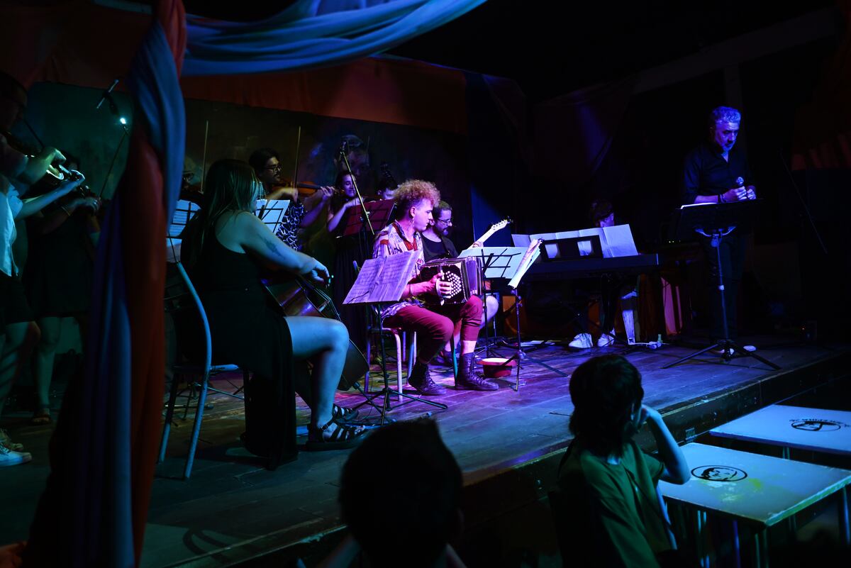 Así es una noche de milonga y tango en el bar Tsunami con la orquesta Típica Vevo. (Javier Ferreyra / La Voz)