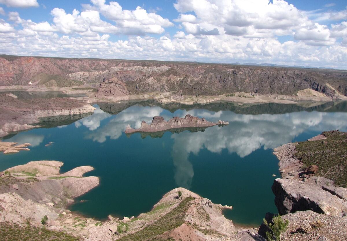 El Cañón del Atuel recorre formaciones rocosas impactantes y paisajes bellísimos. (Foto: La Ruta Natural)