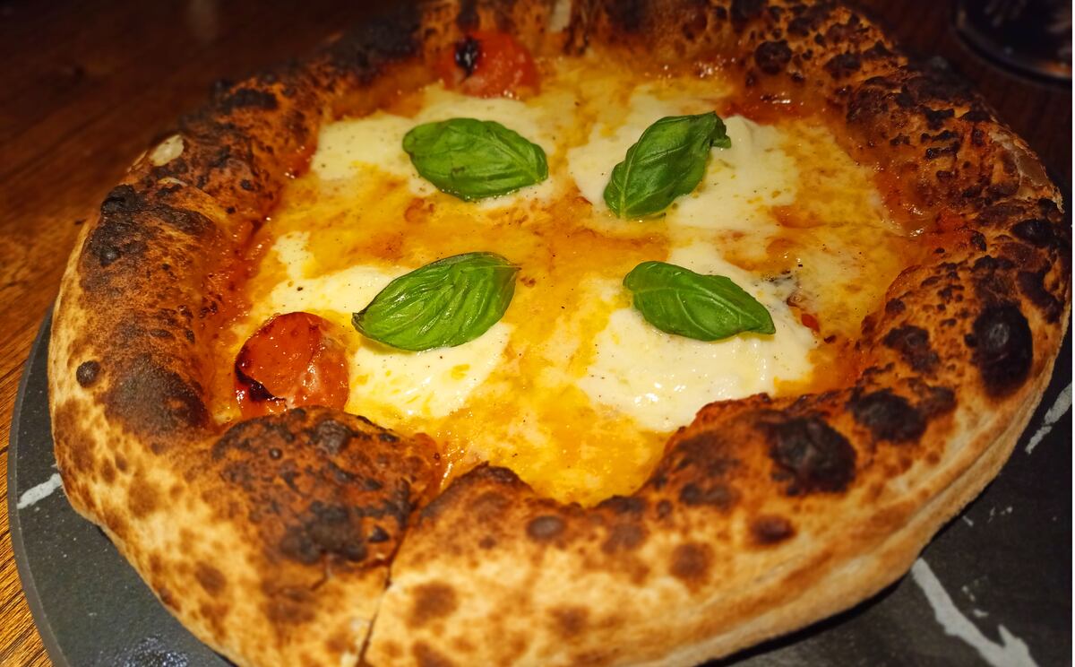 Pizza en Cinco Elementos, en la avenida Gauss.