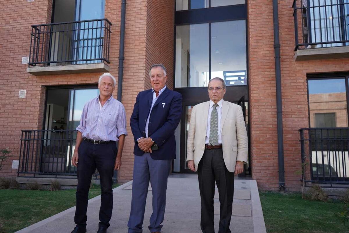 Fernando Reyna, director de Edisur; Daniel Tillard, presidente de Bancor, y Horacio Parga, presidente de Grupo Edisur. (Gentileza Grupo Edisur)