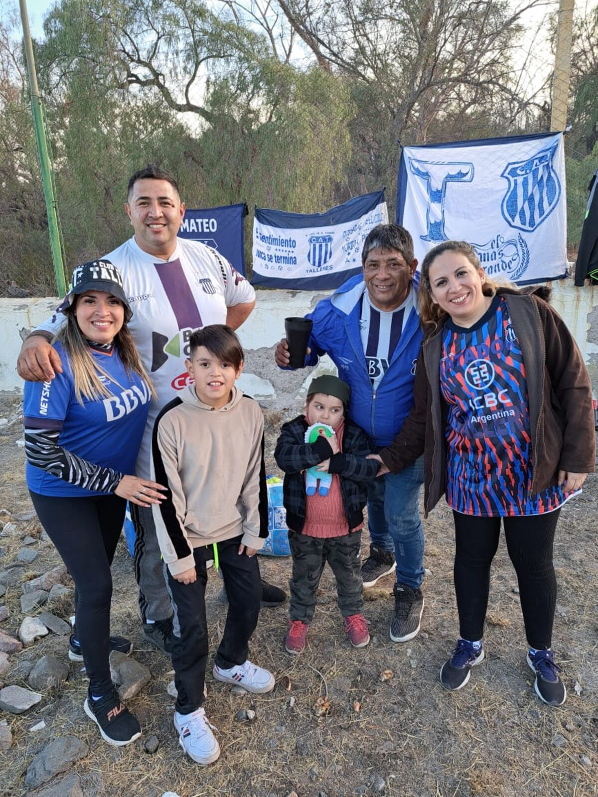 Hinchas de Talleres en las cercanías del estadio Malvinas Argentinas de Mendoza, en la previa del partido entre Talleres y River por la Copa Argentina. (La Voz)