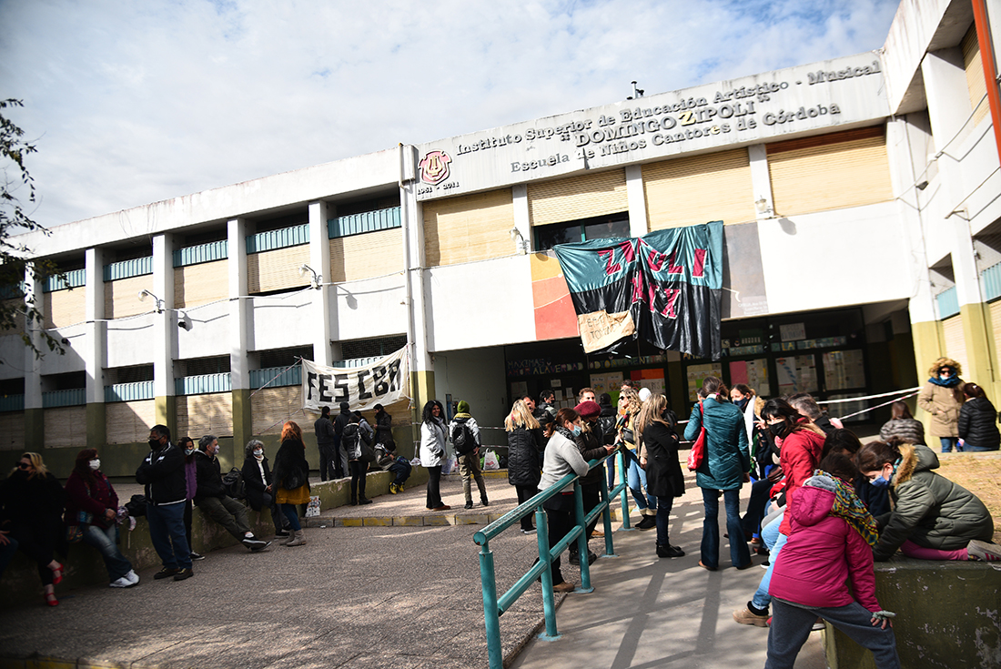 La escuela Domingo Zipoli permanece tomada por parte de los alumnos. (Pedro Castillo / La Voz).