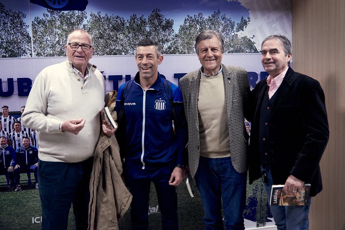 El periodista Diego Borinsky presentó este viernes en el predio de Talleres una obra de 900 páginas sobre uno de los personajes más pintorescos de nuestro fútbol. (Gentileza Prensa Talleres)