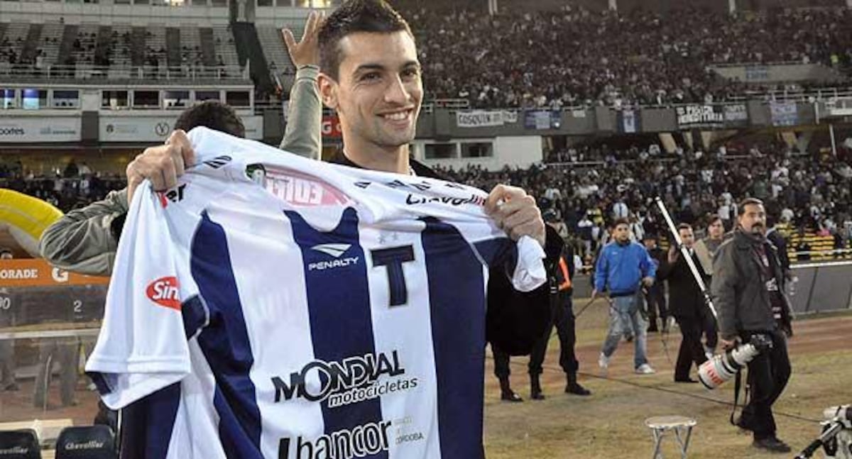 Javier Pastore con la camiseta de Talleres, antes de un partido con Racing. (Archivo / Télam)