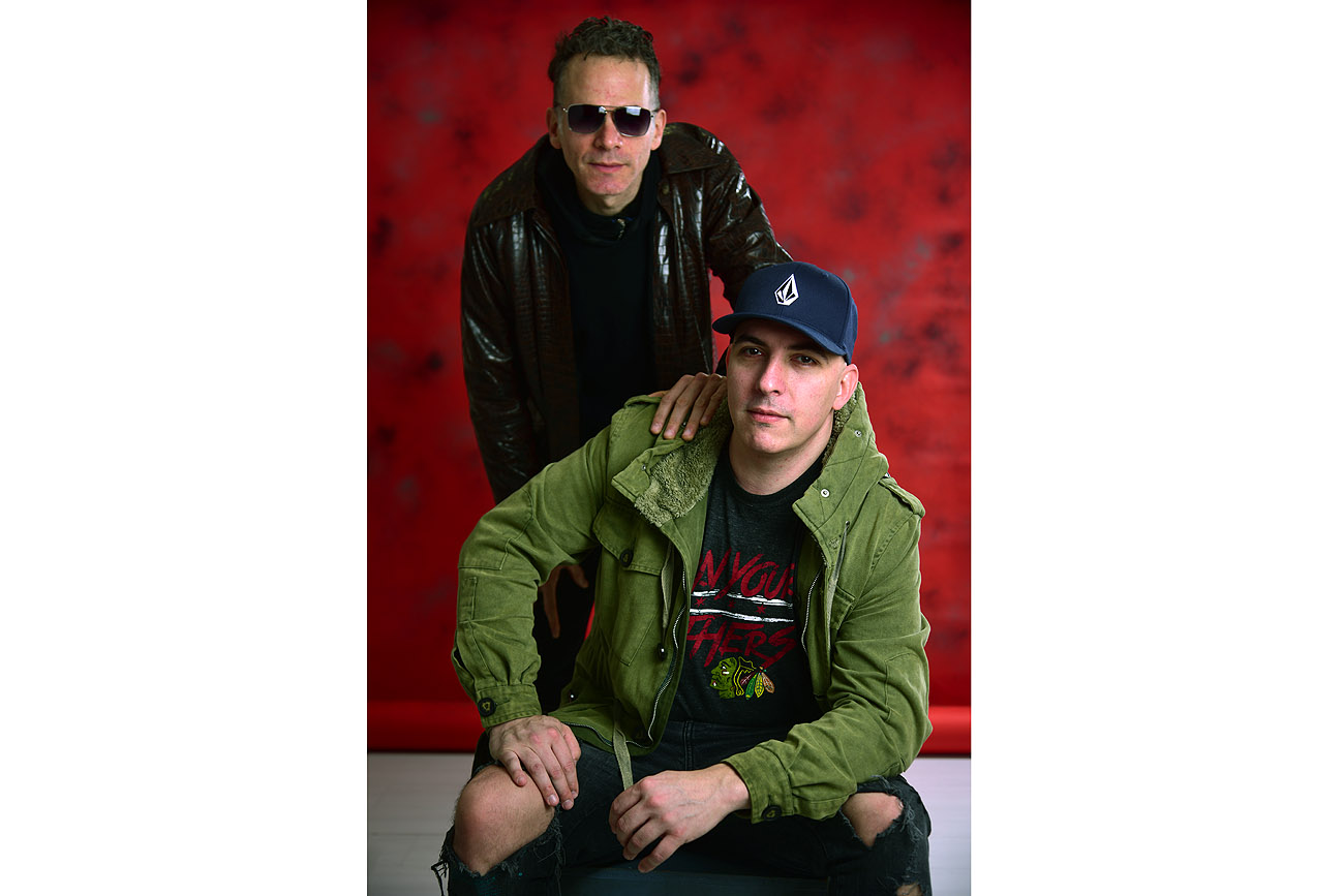 Gaspar Benegas y Baltasar Comotto, guitarristas de Los Fundamentalistas del Arie Acondicionado. (Nicolás Bravo / La Voz)