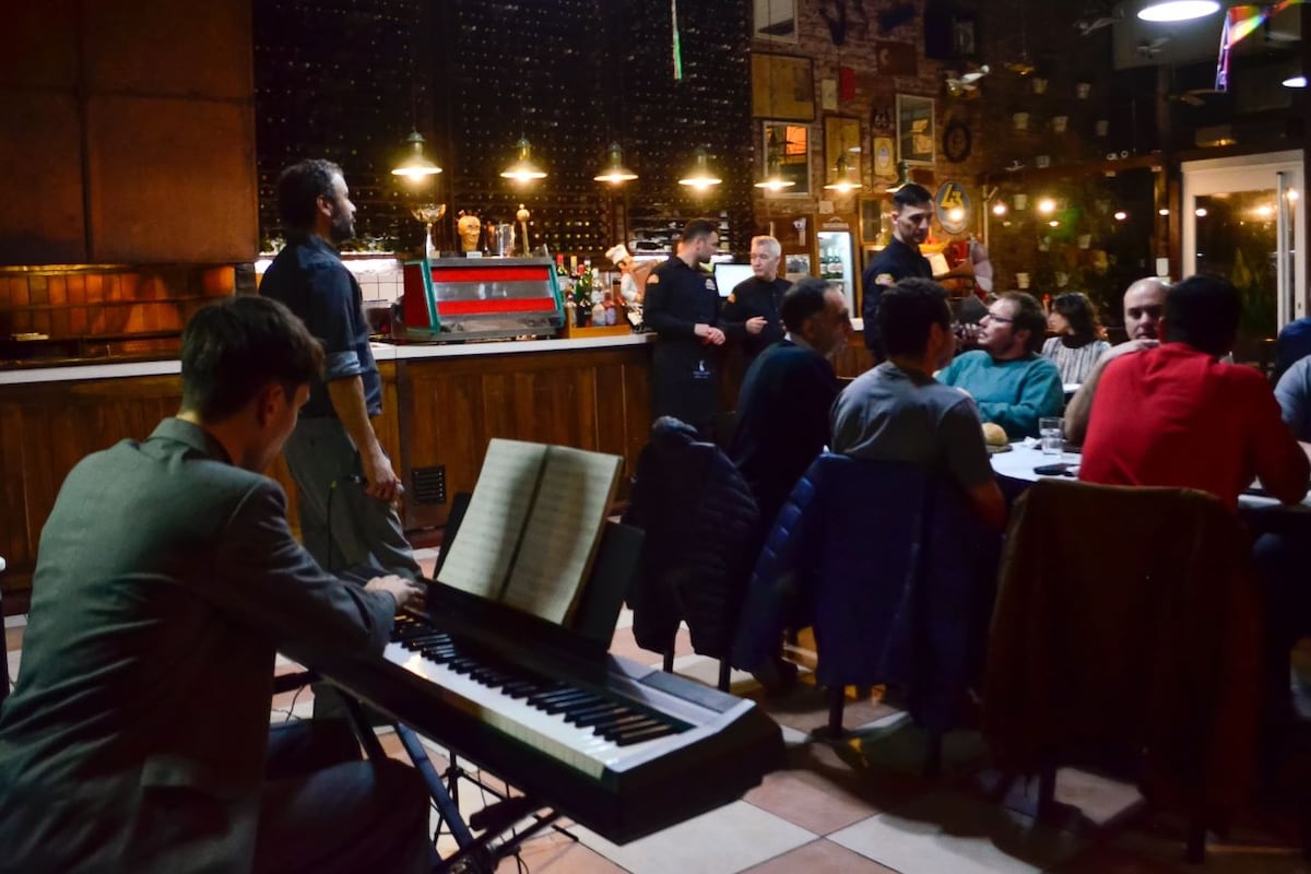 Artistas locales de tango, en la primera noche del Festival de Restaurantes (Municipalidad de Villa María)
