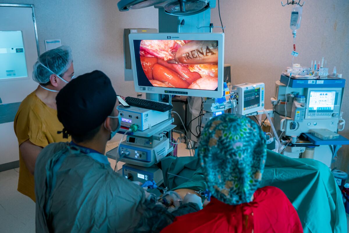 Profesionales de Hospital Privado en quirófano.(Foto: Hospital Privado)