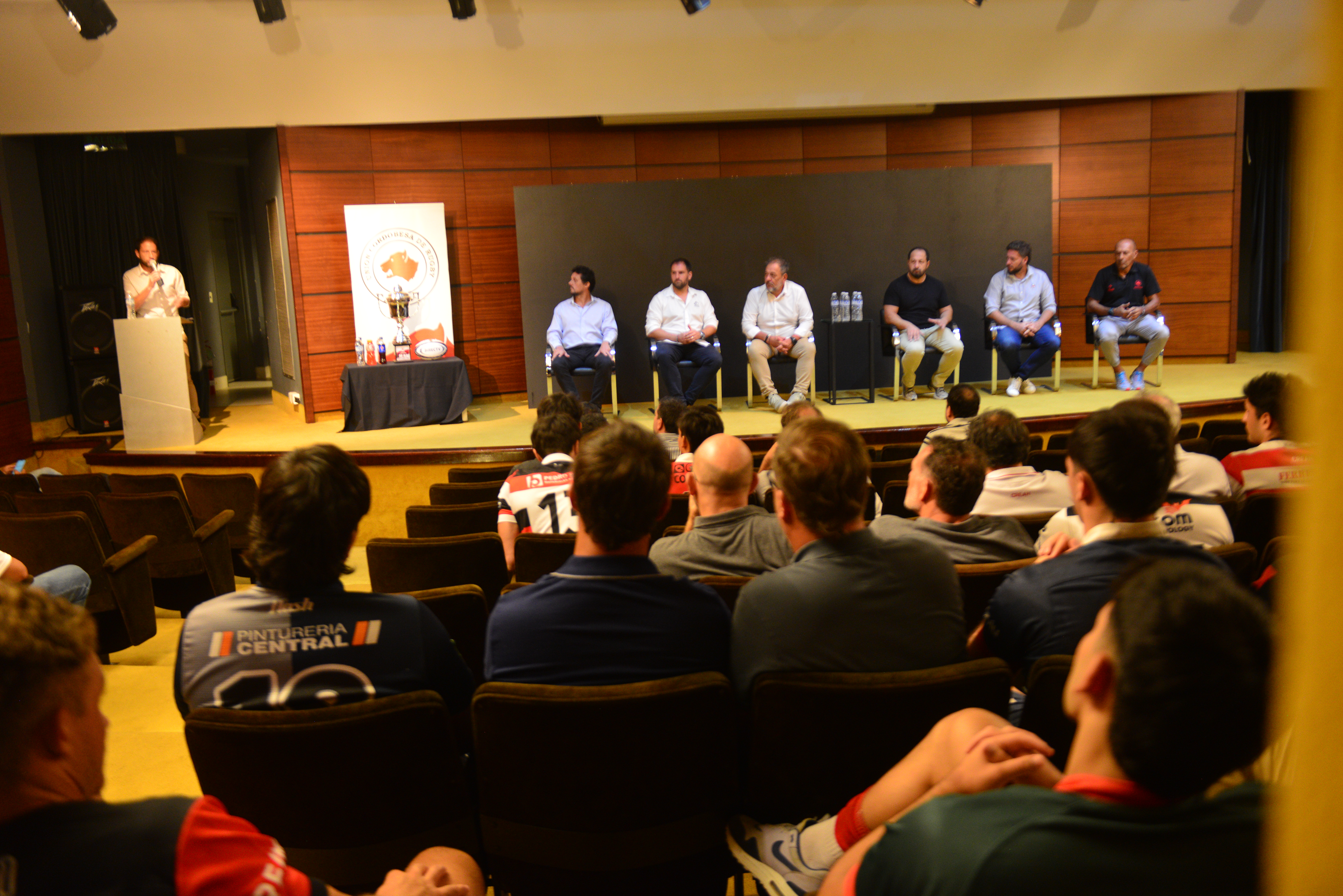Presentación del campeonato anual de rugby de la Unión Cordobesa de Rugby en el Auditorio de La Voz con la presencia de autoridades y los capitanes de los equipos Foto Javier Ferreyra