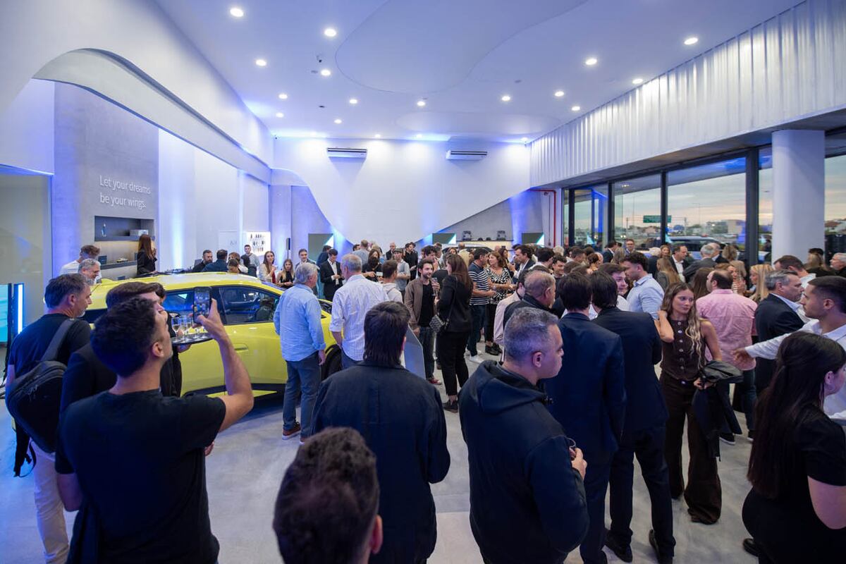 Autocity inauguró su nuevo salón BYD.