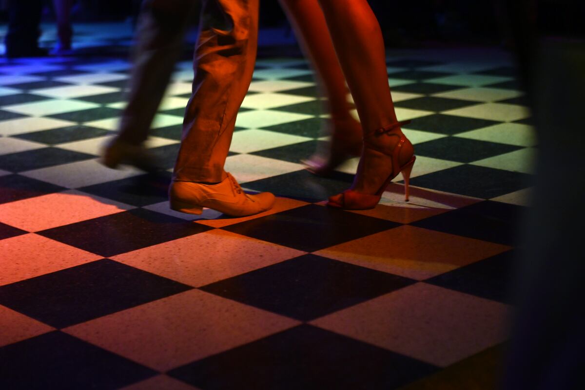 Así es una noche de milonga y tango en el bar Tsunami con la orquesta Típica Vevo. (Javier Ferreyra / La Voz)