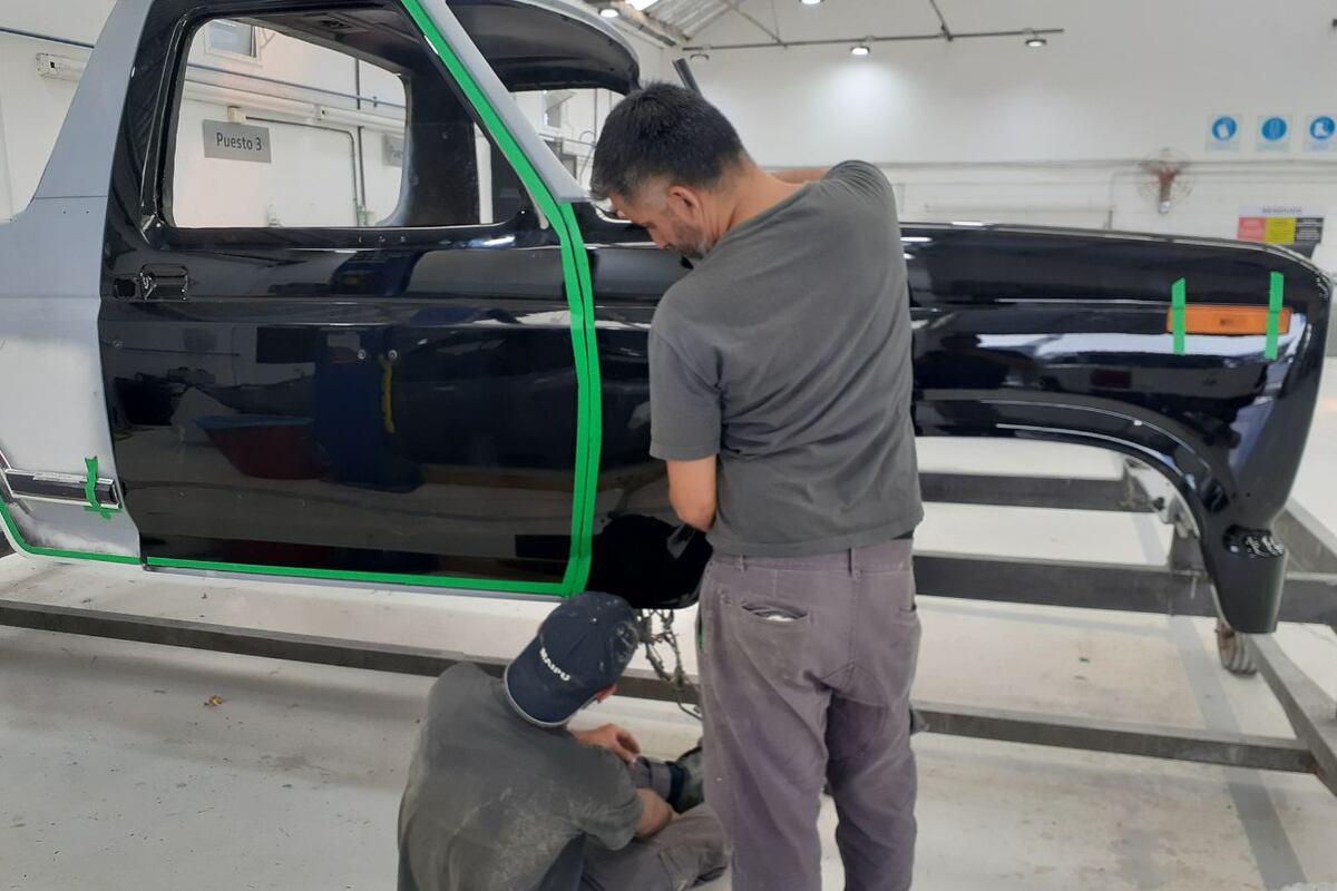 Proceso de restauración Ford Bronco del año 1981.