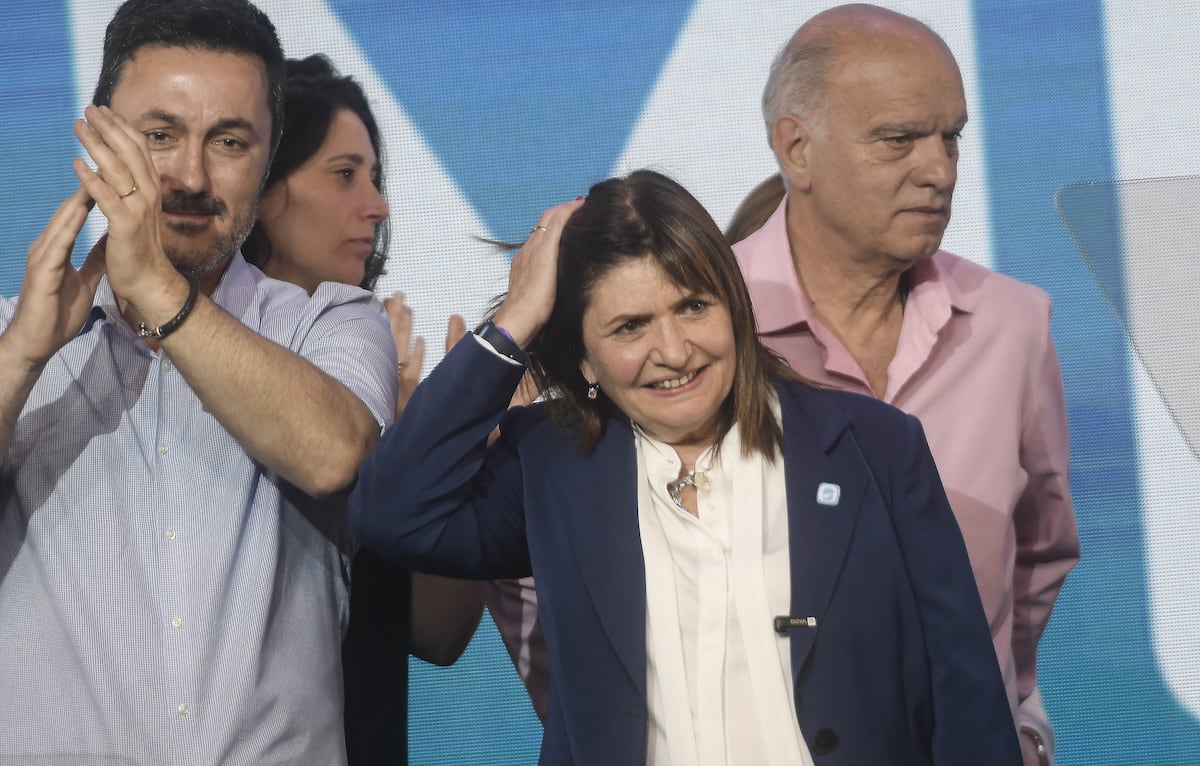 Elecciones 2023. Búnker de Juntos por el Cambio. Mauricio Macri, Patricia Bullrich, Luis Petri. Horacio Rodríguez Larreta, Lilita Carrió, Gerardo Morales, Néstor Grindetti. (Federico López Claro)