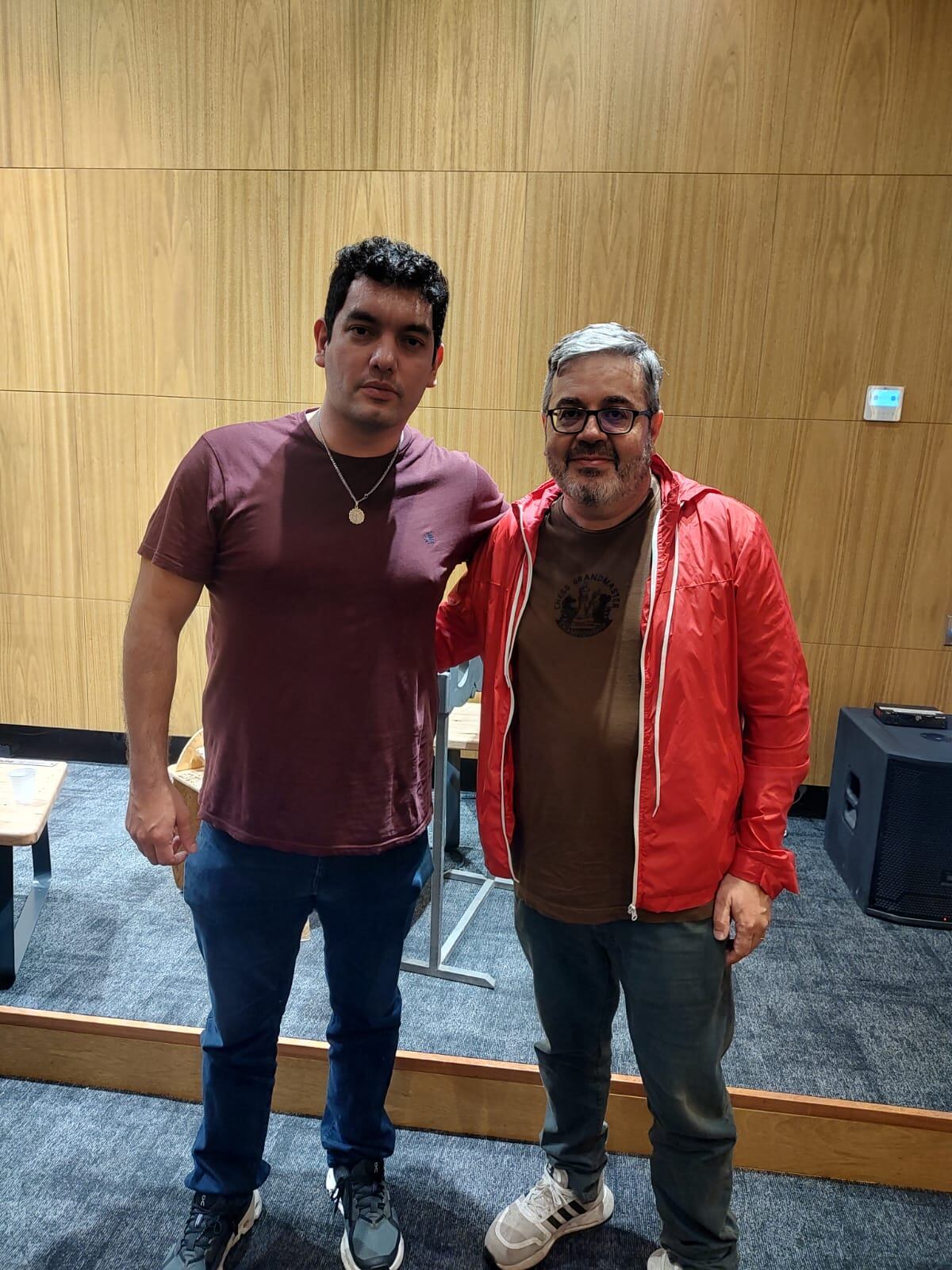 El campeón argentino de ajedrez, Sandro Mareco, compartió su experiencia en Córdoba con jóvenes talentos. (Gentileza)