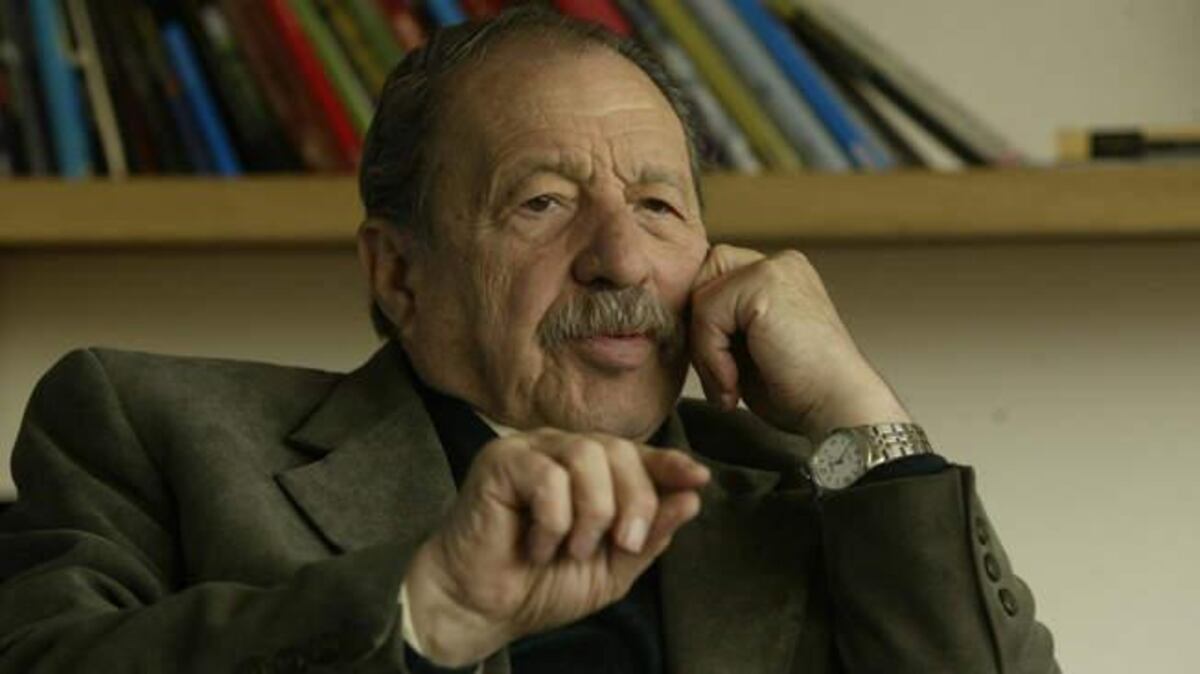 Héctor Tizón, además de escritor, fue periodista, abogado, diplomático y juez. Su obra abarca más de veinte títulos, entre novelas, relatos y ensayos.