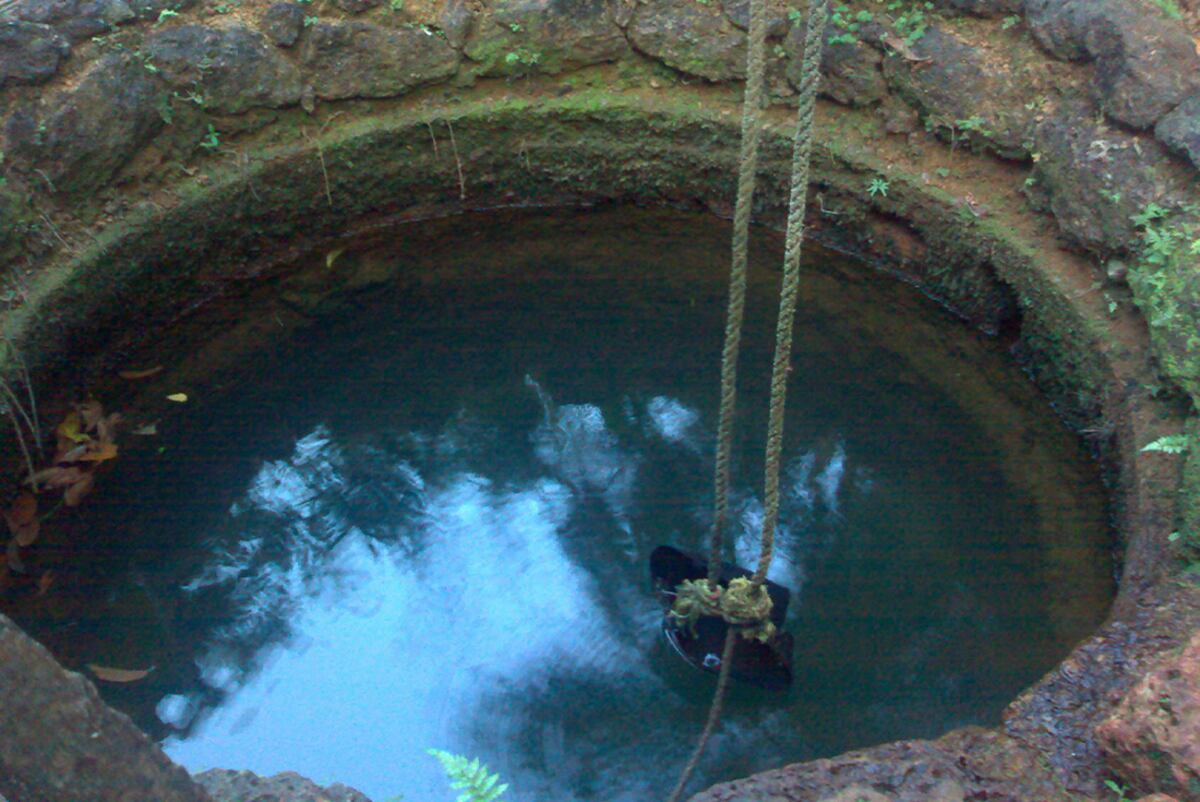 El agua puede viajar largas distancias o permanecer durante varios períodos como reserva subterránea. Foto: Wikipedia / Aguas Cordobesas.