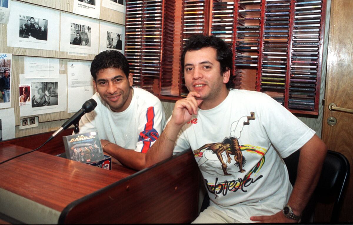 Javier "La Pepa" Brizuela y Carlos de Piano, en un alto de una entrevista con La Voz allá por mediados de los '90. (La Voz/ Archivo)