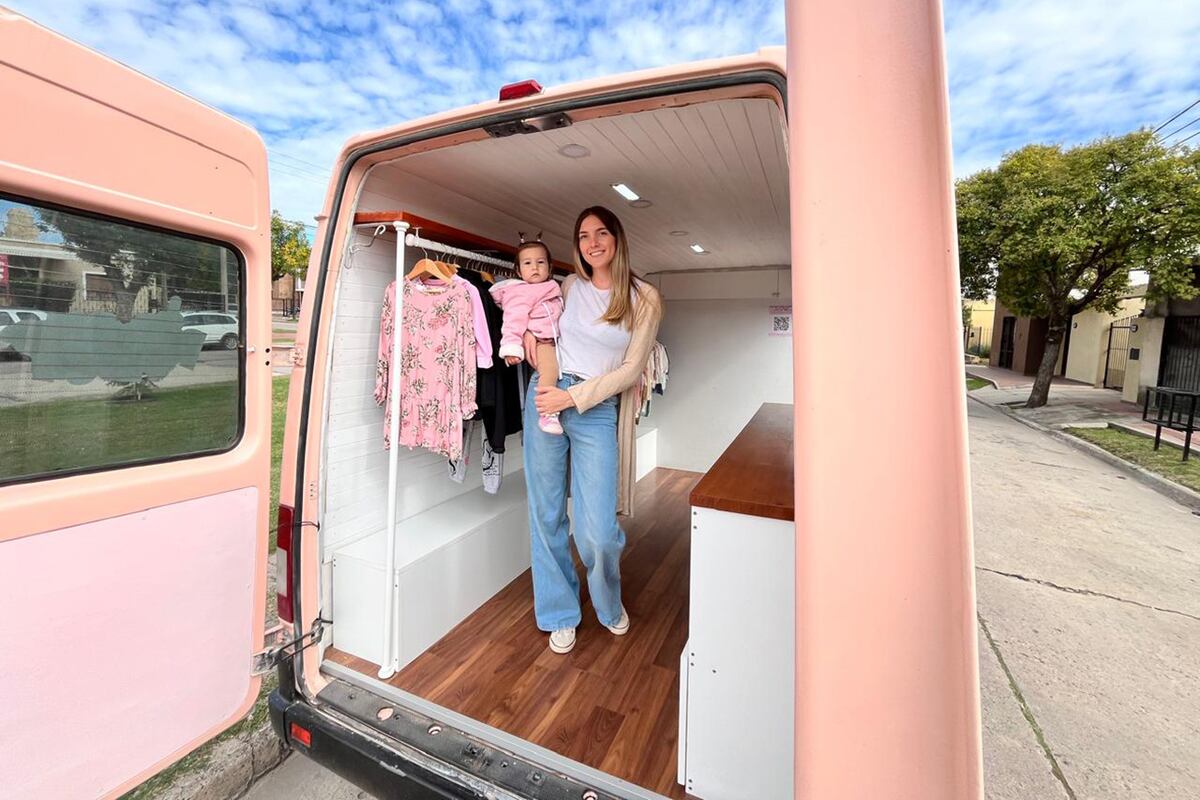 Río Cuarto. Cintia Palacios, dueña del emprendimiento “El roperito de Lola” (Tomy Fragueiro/La Voz).