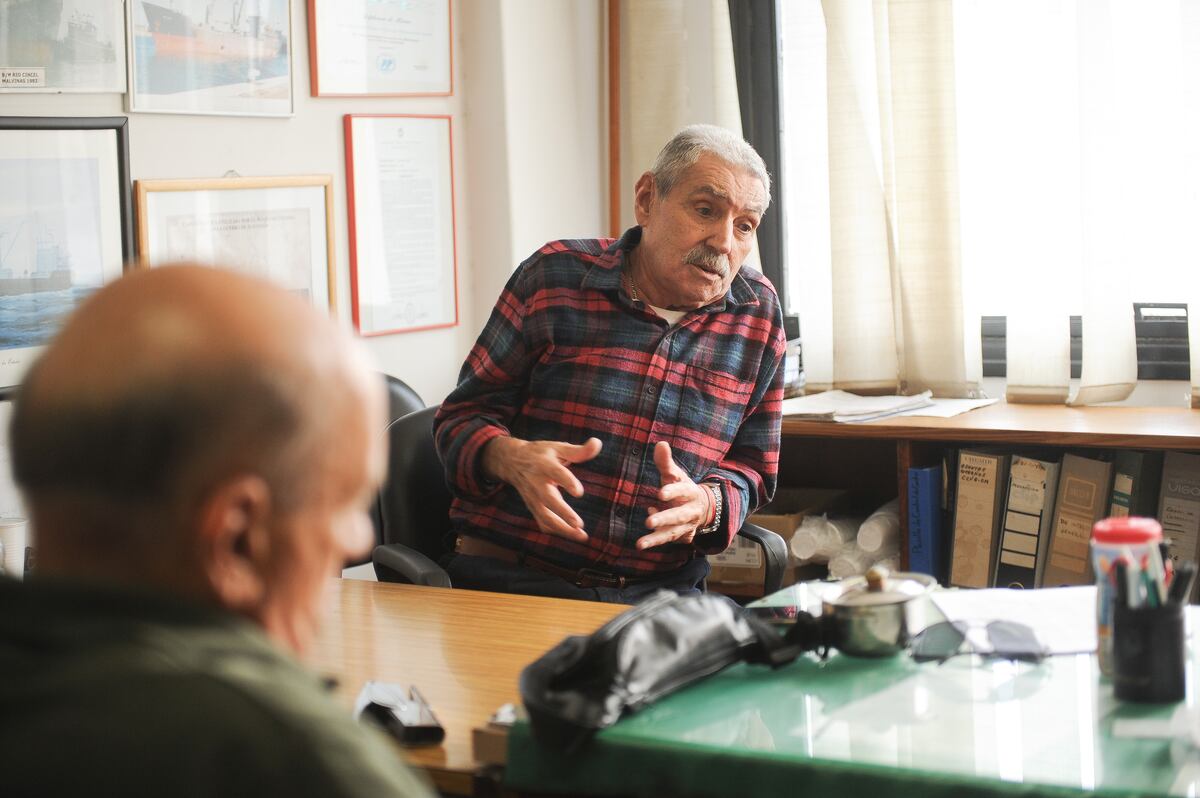 Pepe y sus compañeros tripulantes del Bahía San Blas hicieron inteligencia en el mar. Foto: Federico López Claro.