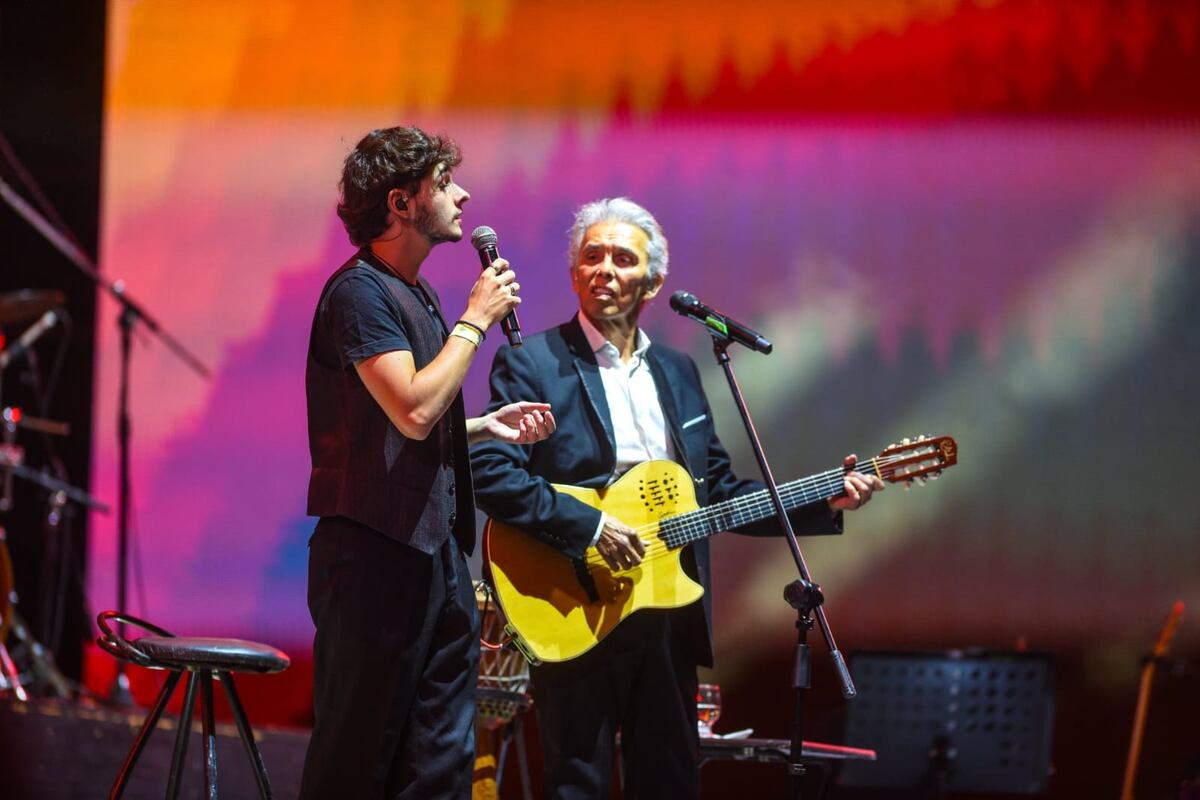 Cosquín 2026, primera luna. Jairo y su nieto Fran Posse. (Carlos Romero / La Voz)