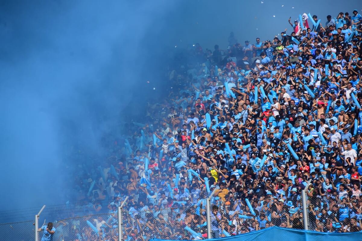 El recibimiento en el clásico cordobés. (Javier Ferreyra / La Voz).
