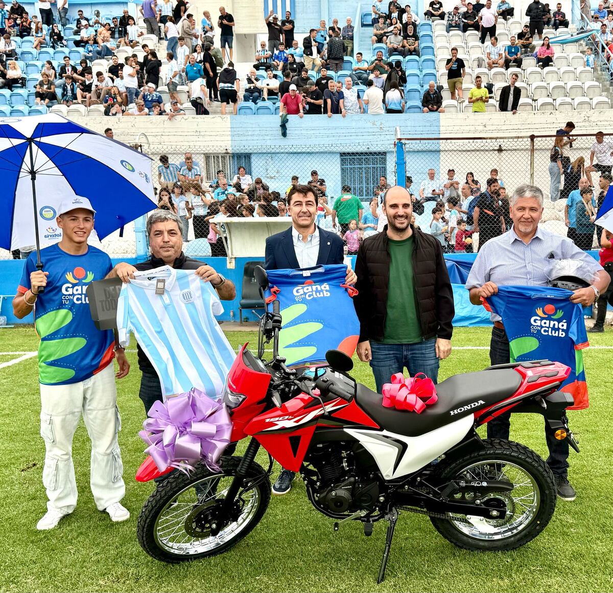 Un hincha de Racing de Nueva Italia: se llevó una motocicleta Honda por una rifa “Ganá con tu Club”.