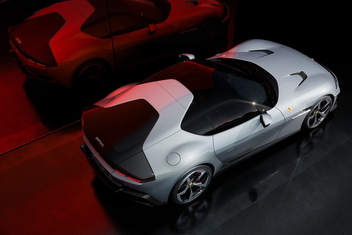 El Ferrari 12 Cilindri se puede ofrecer con silueta Coupé y Spider.