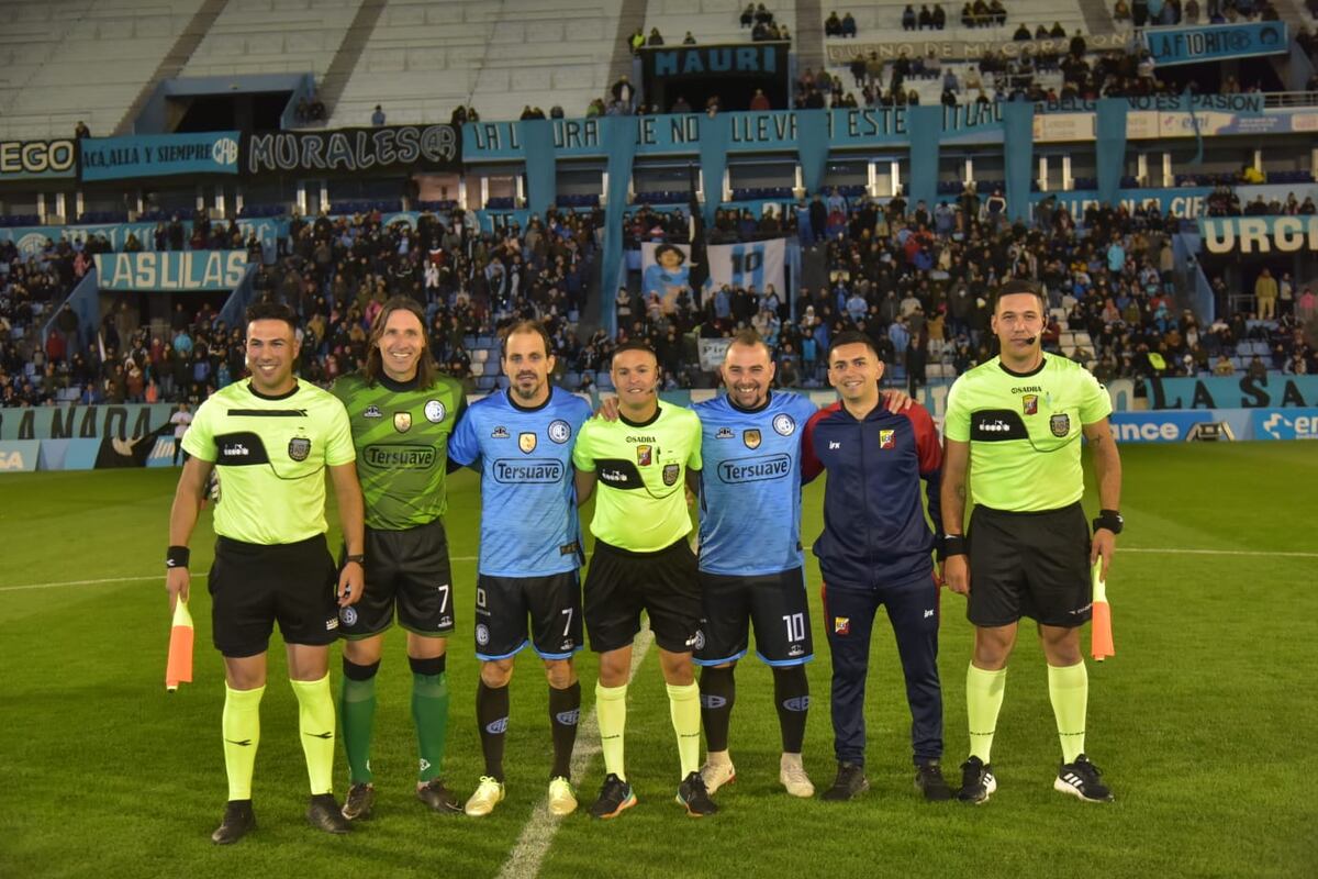 Gigli y Frangipane, protagonistas de una noche especial en su partido despedida. (Facundo Luque/La Voz)