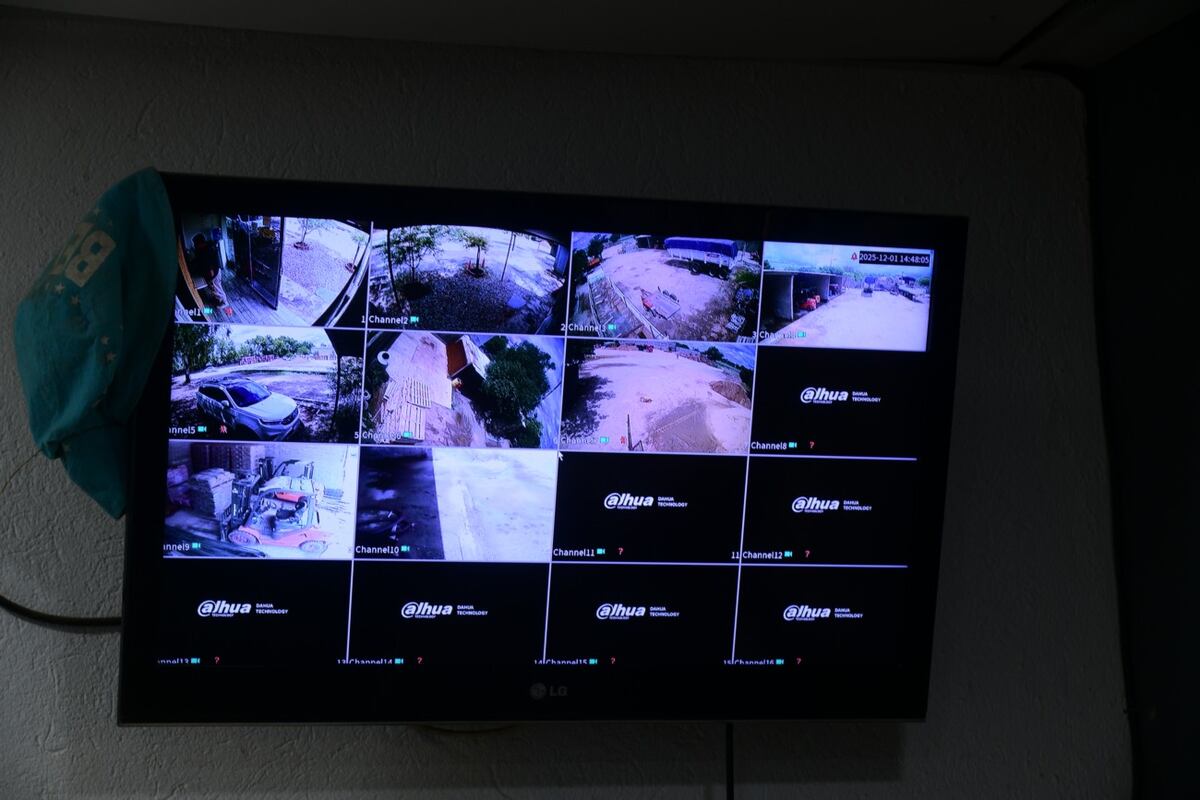 Un auto blanco llegó al corralón y en 10 minutos redujo a los empleados y robo. (Ramiro Pereyra/ La Voz).